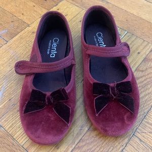 Cienta girl’s burgundy velvet mary janes